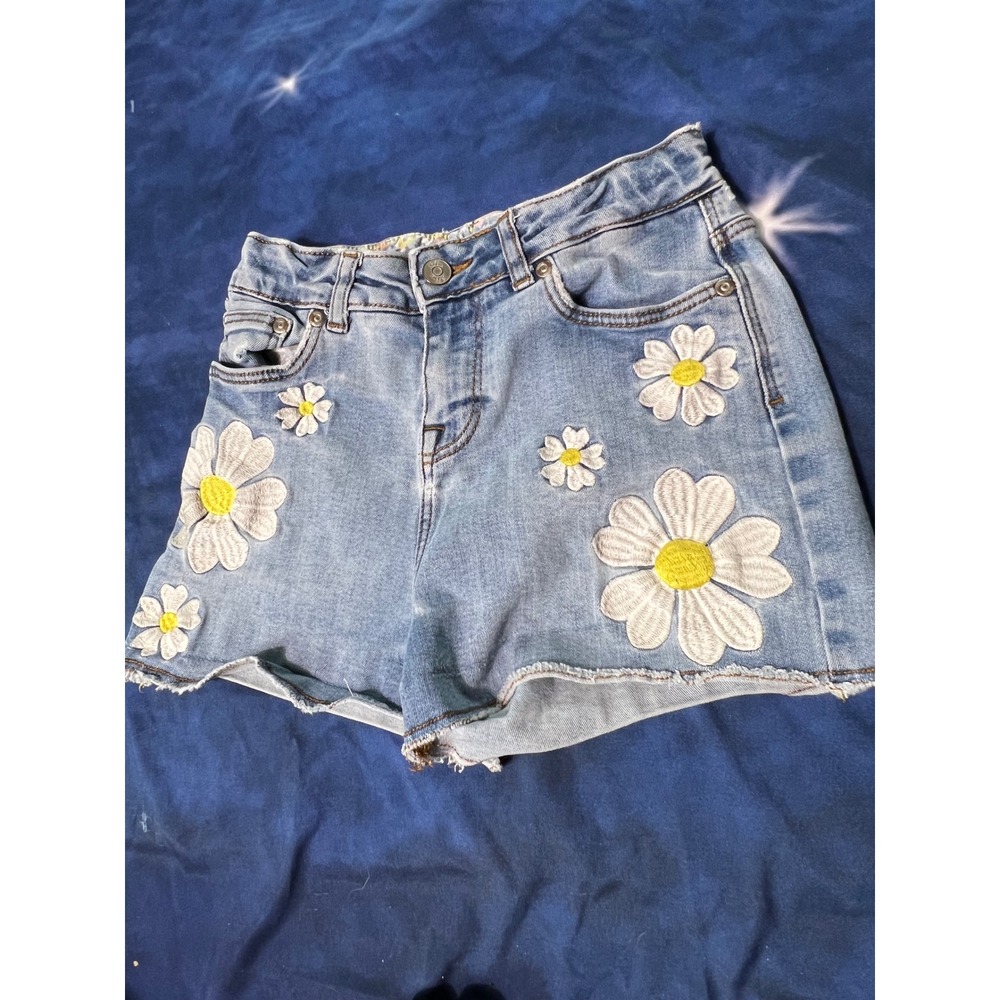 Boden Girls Blue Denim Daisy Embroidered Shorts Light Wash Frayed Hem Size 13Y